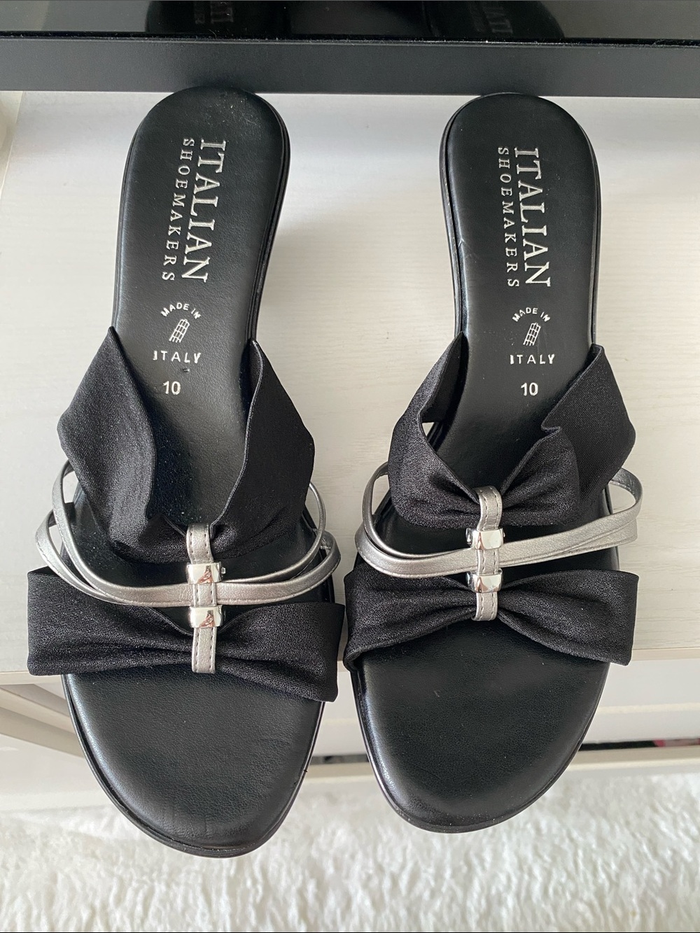 NWOT Italian Shoemakers black and silver wedge sandals size 10